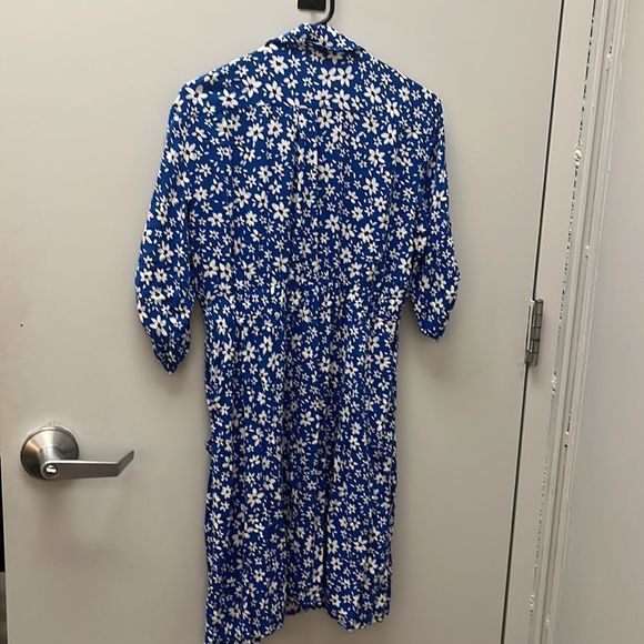 Calvin Klein blue and white daisy shirt dress with pockets - Picture 7 of 7
